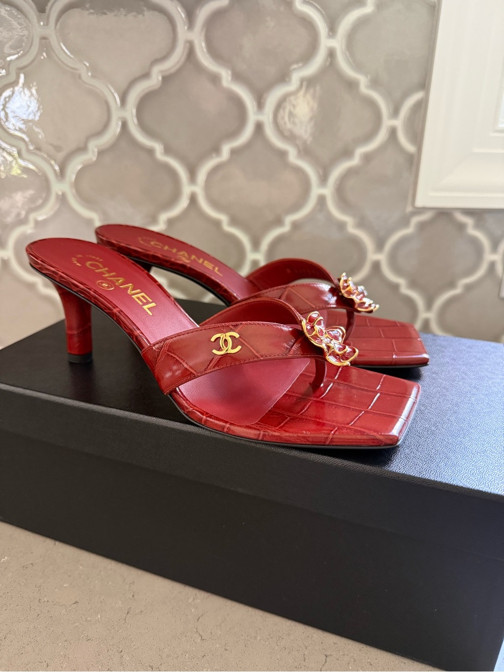 BNWT Chanel 26A Croc Embossed Dark Red Calfskin Thong Sandals, Size 38